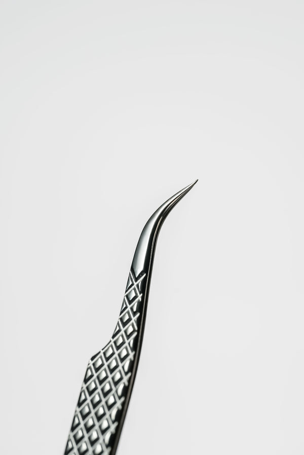 Noir Grip - Curved Tweezers